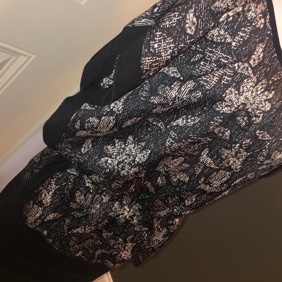 🚂Lavish Tunic top with elastic waist and open ar - Picture 4 of 5